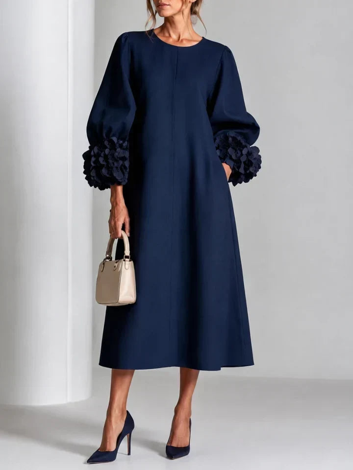 Margarita: Vestido midi floral con puños de flores en azul