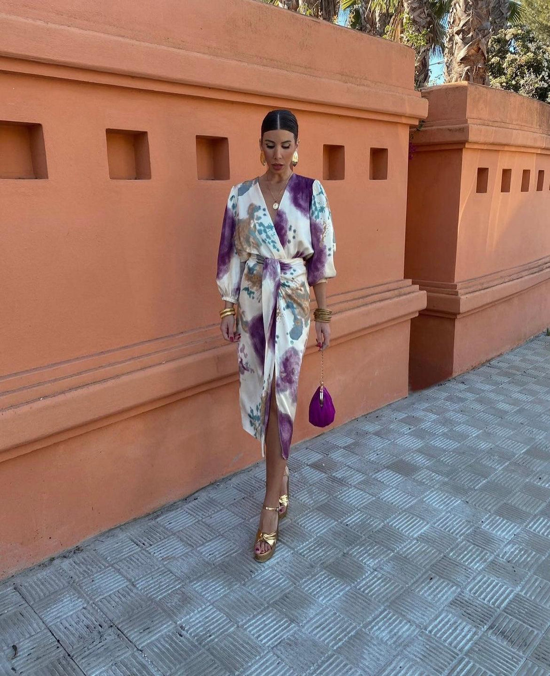 Carolina: Vestido midi cruzado con cinturón