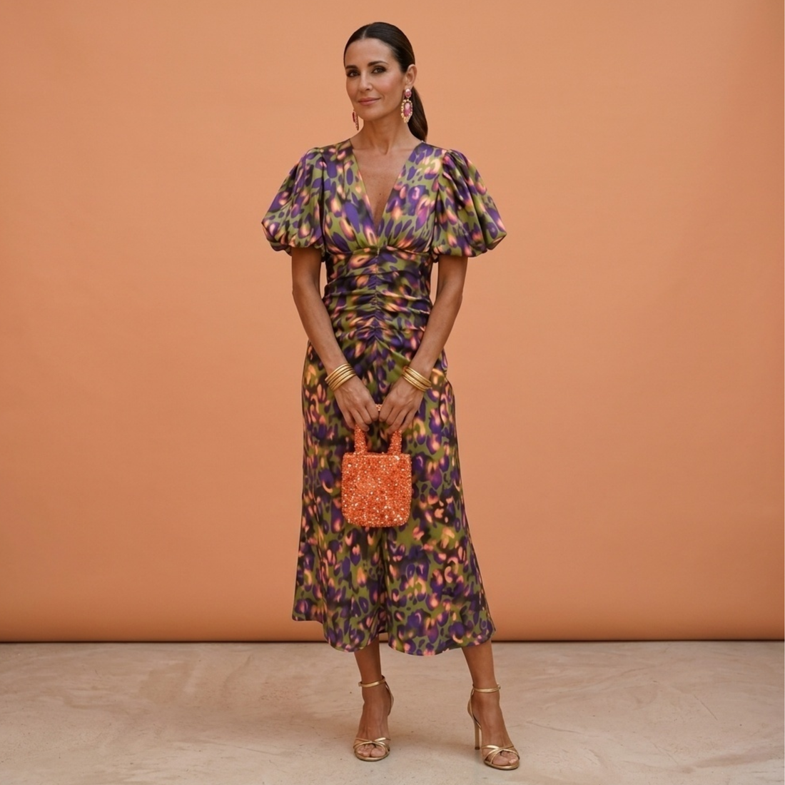 Daniela: Vestido con escote en V y mangas abullonadas en verde/violeta