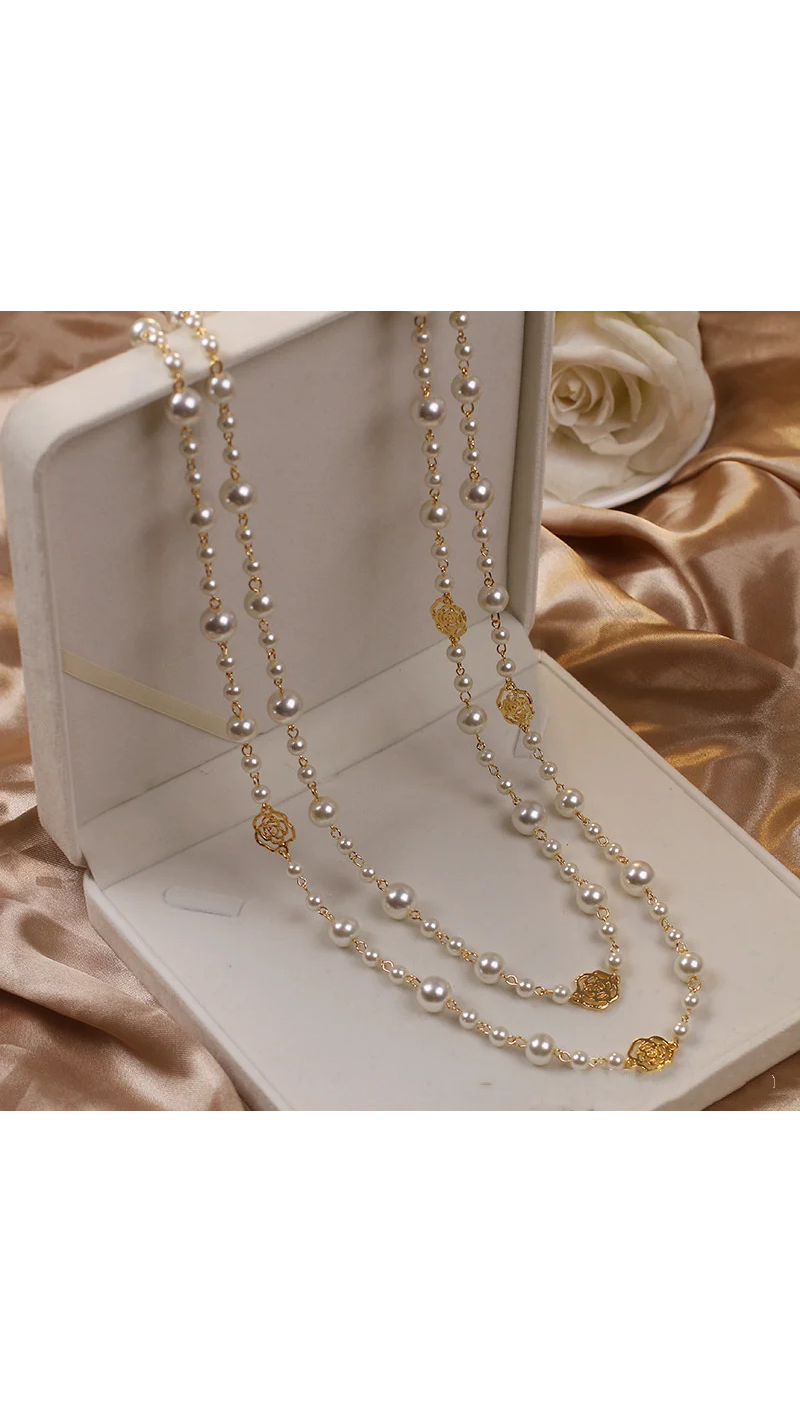 Manuela: Collar dorado de varias vueltas con perlas