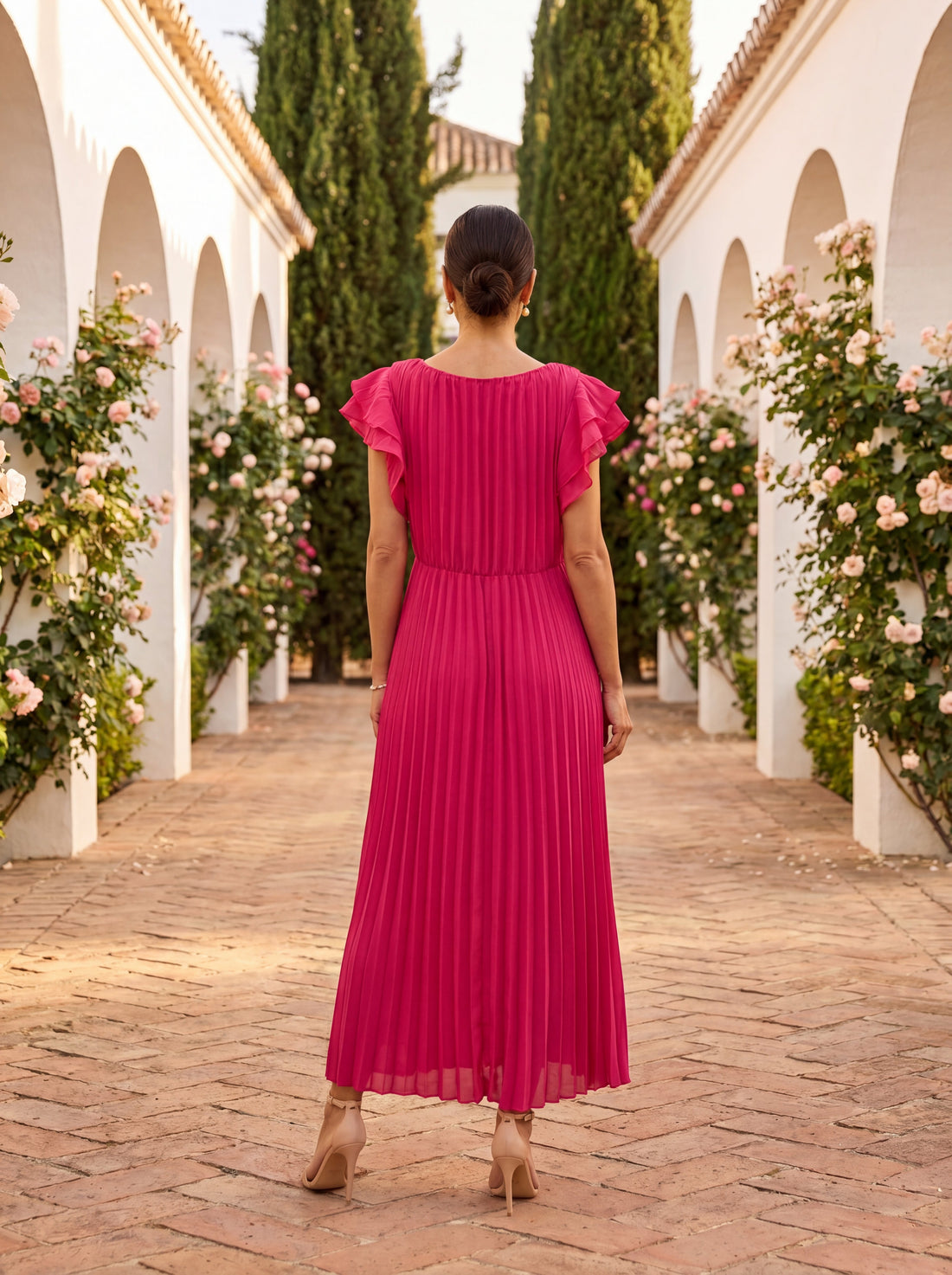 Vestido maxi plisado Paloma en rosa, de espalda