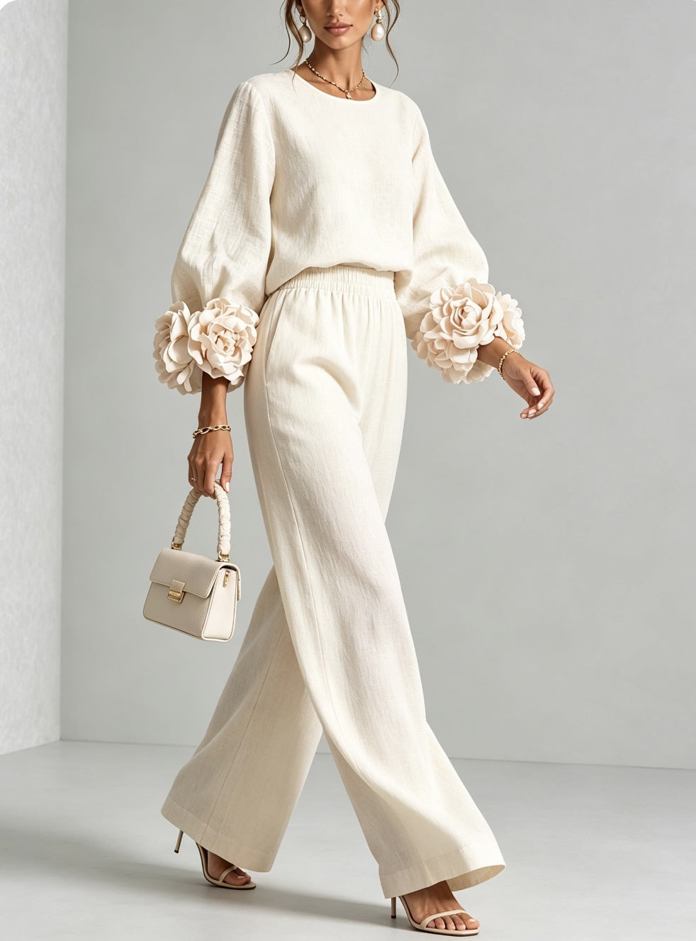 Araceli: Conjunto de dos piezas con puños florales en blanco