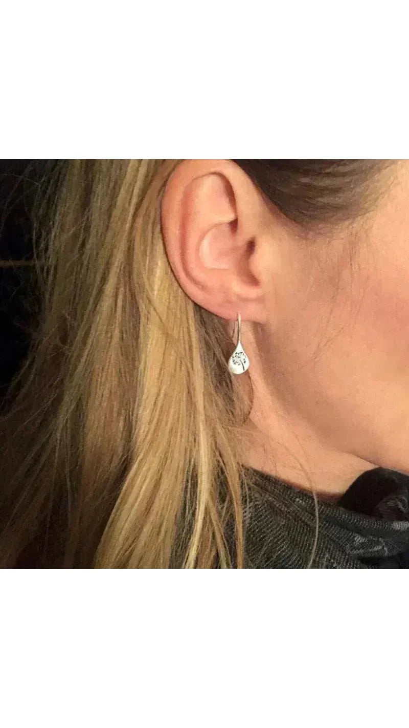 Lucía: Pendientes plateados de diente de león
