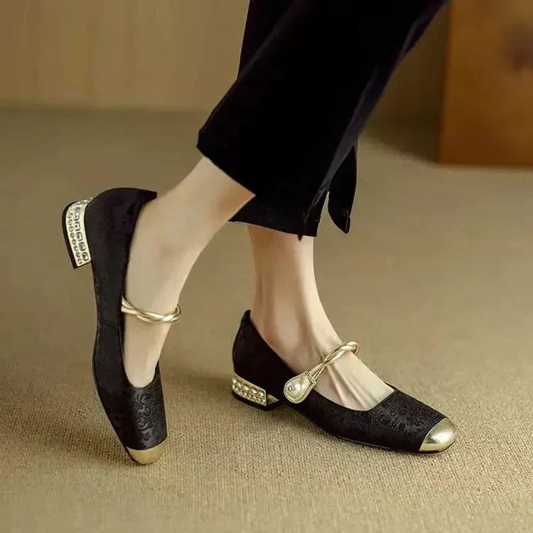 Inmaculada | Zapatos Mary Jane con perlas y puntera metálica