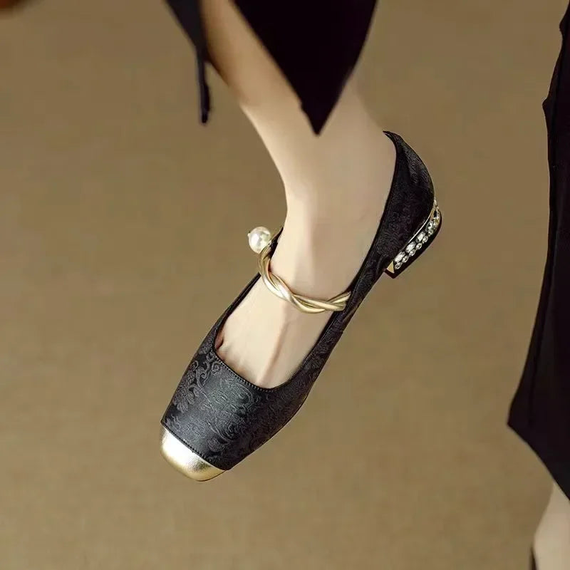 Inmaculada | Zapatos Mary Jane con perlas y puntera metálica