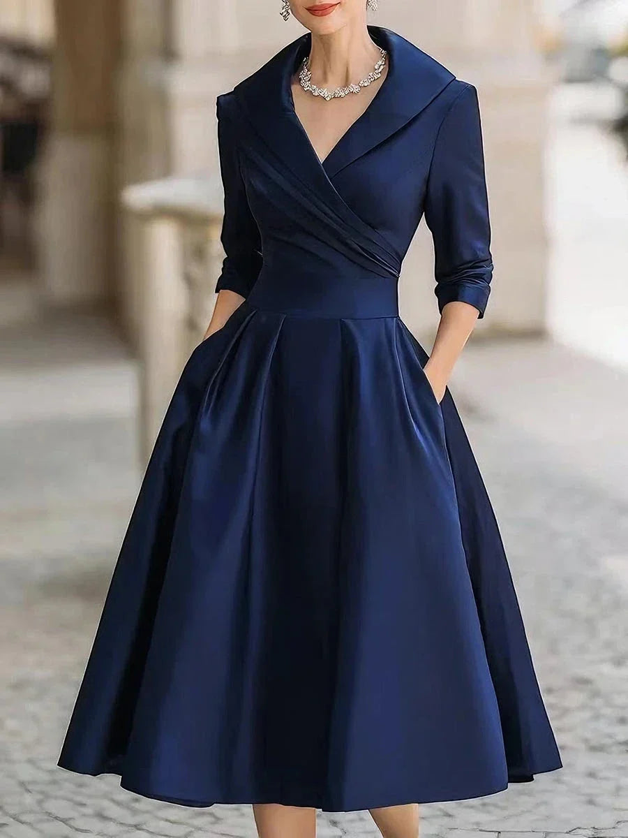 Ariadna: Vestido midi de invitada con cuello solapa en azul marino