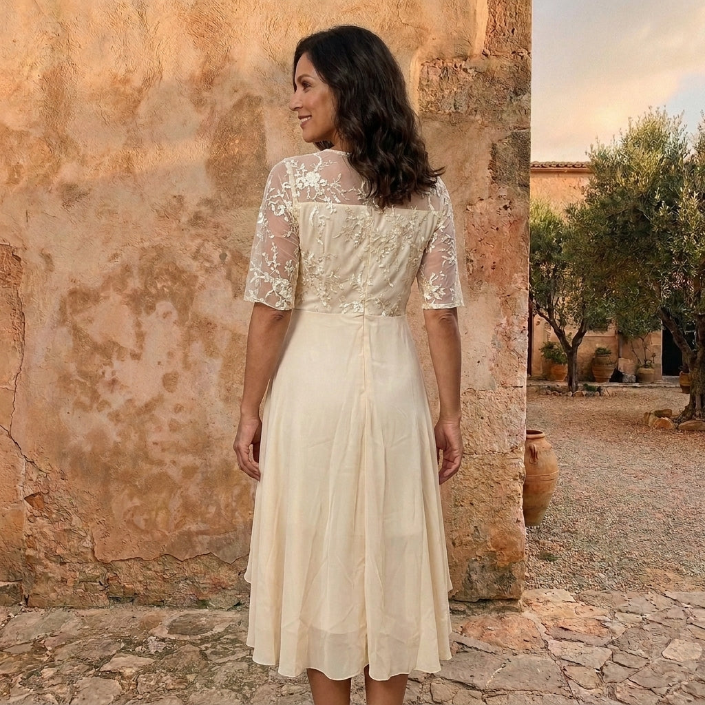 Lola: Vestido de gasa con cuerpo de encaje
