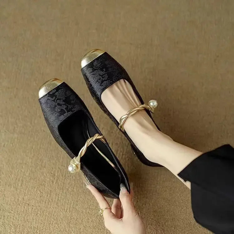 Inmaculada | Zapatos Mary Jane con perlas y puntera metálica