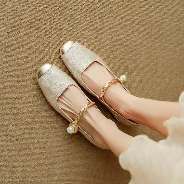Inmaculada | Zapatos Mary Jane con perlas y puntera metálica