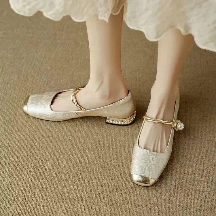 Inmaculada | Zapatos Mary Jane con perlas y puntera metálica