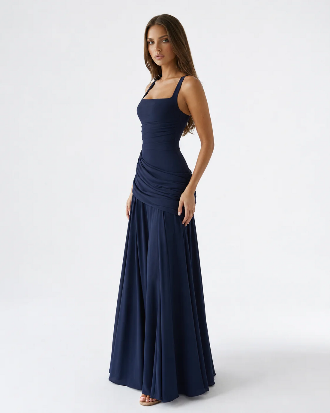 Eva: Vestido largo con escote cuadrado fruncido