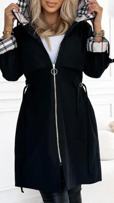 Leire | Abrigo impermeable con capucha y forro de cuadros