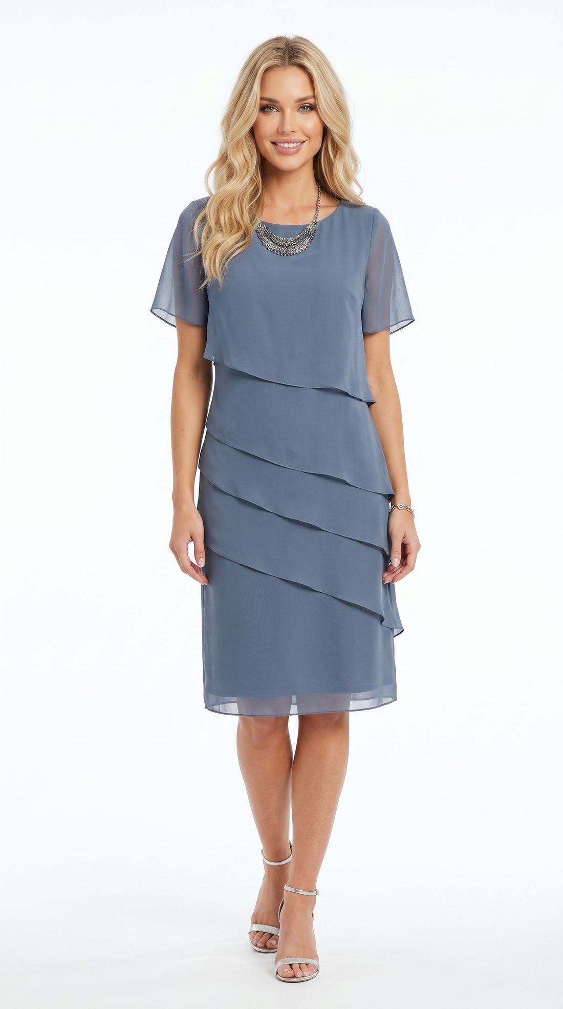 Lorena: Vestido fluido de capas escalonadas en azul