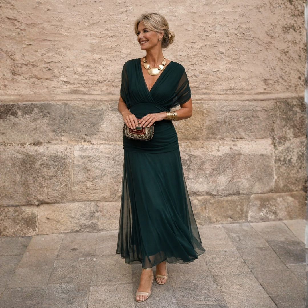 Micaela: Vestido maxi de hombros descubiertos en verde oscuro