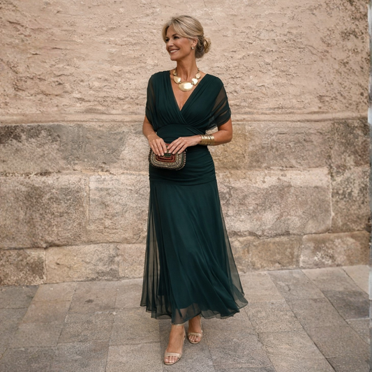 Micaela: Vestido maxi de hombros descubiertos en verde oscuro