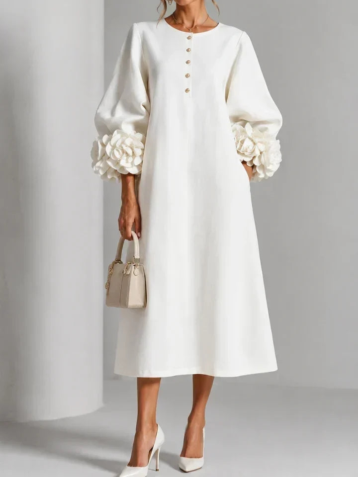 Margarita: Vestido midi floral con puños de flores en blanco