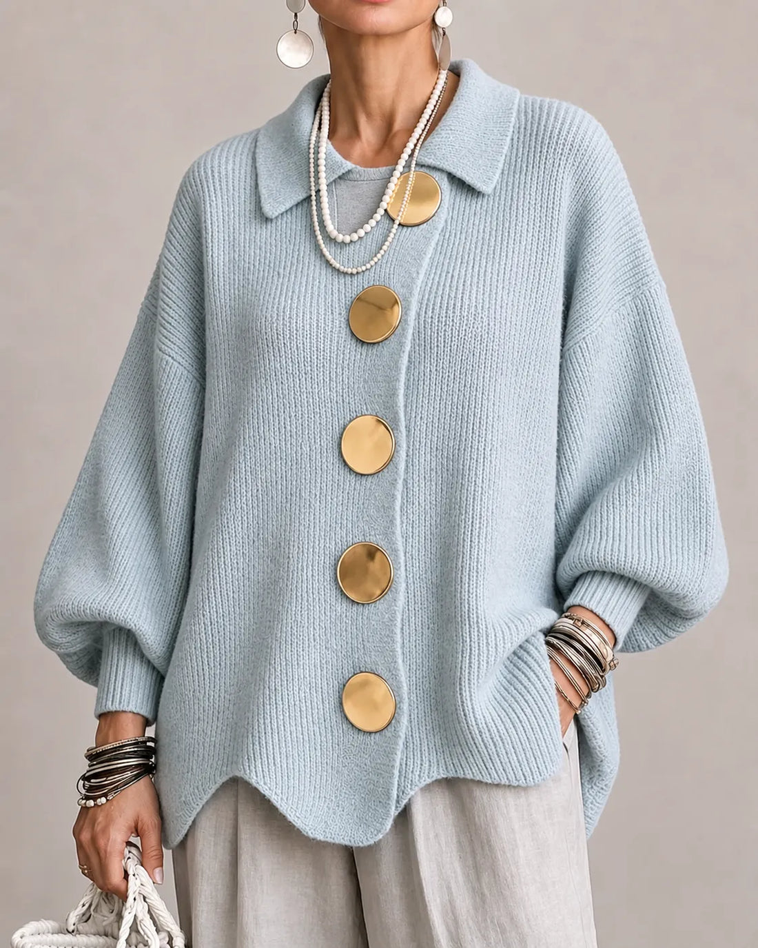 Clara: Cárdigan oversize de punto con botones dorados en azul cielo