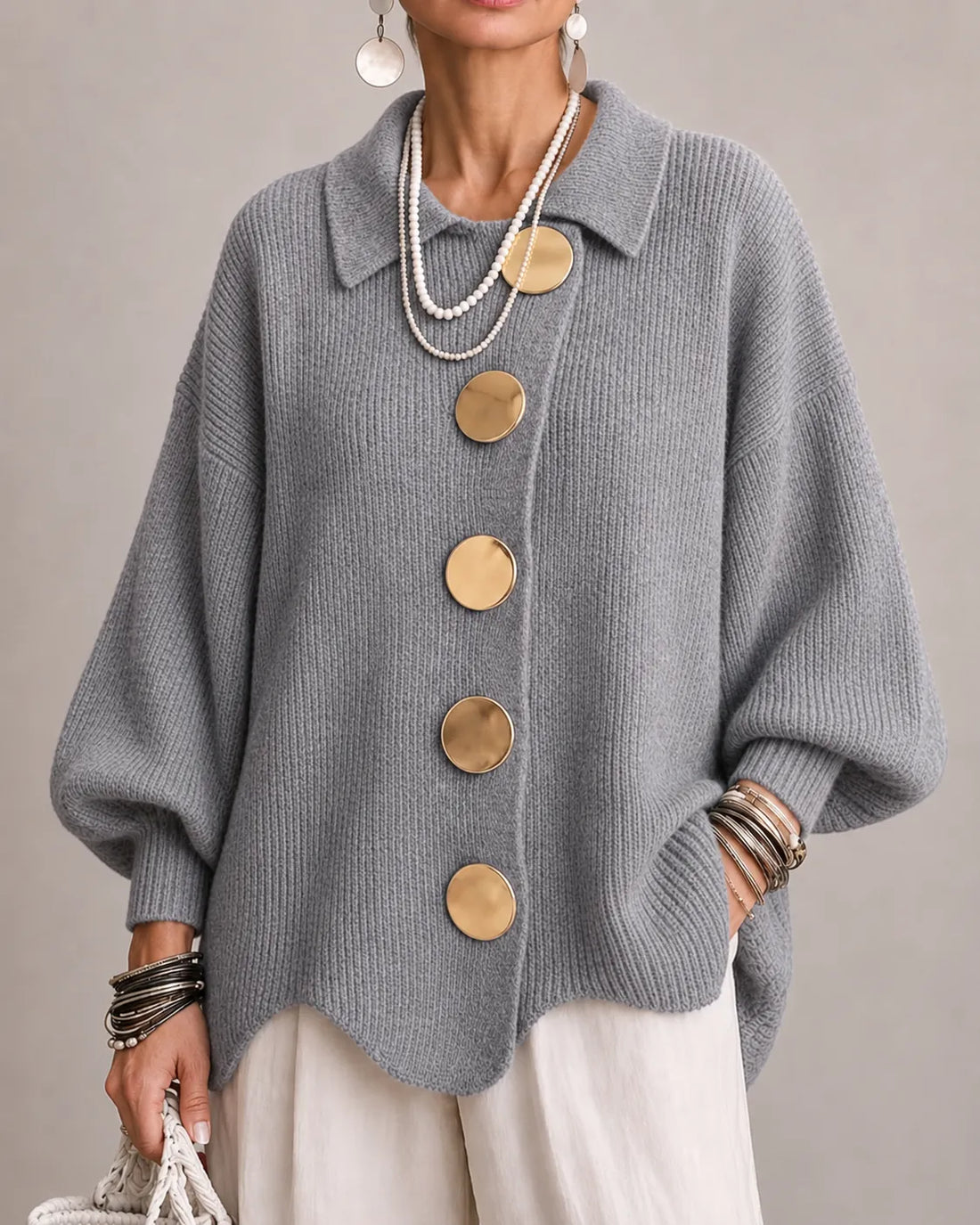 Clara: Cárdigan oversize de punto con botones dorados en gris