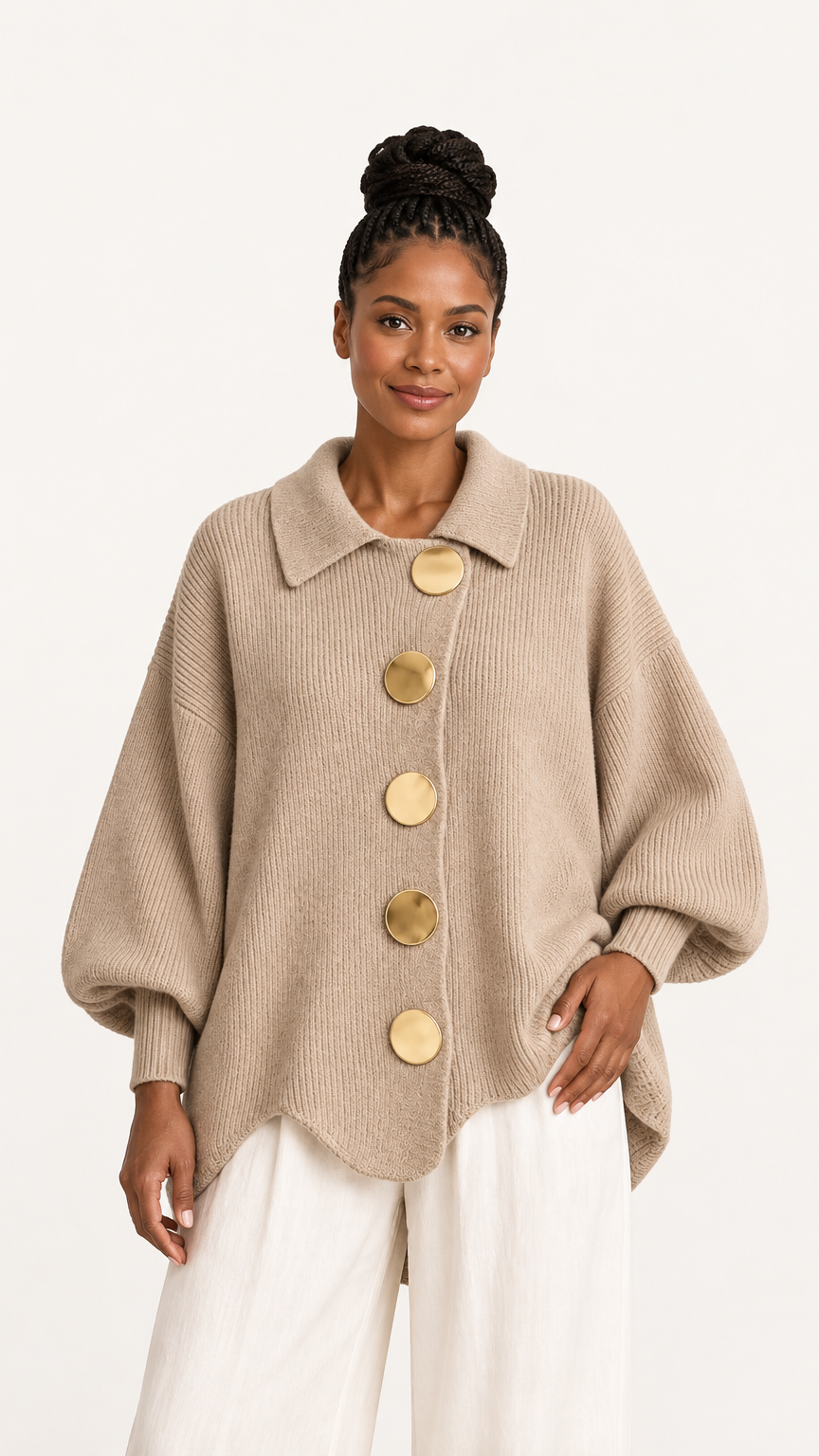 Clara: Cárdigan oversize de punto con botones dorados en beige