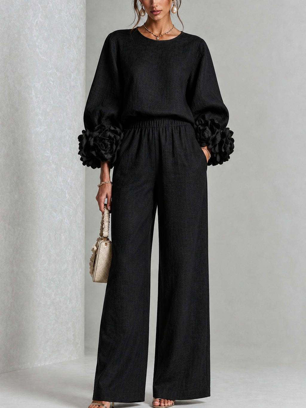 Araceli: Conjunto de dos piezas con puños florales en negro
