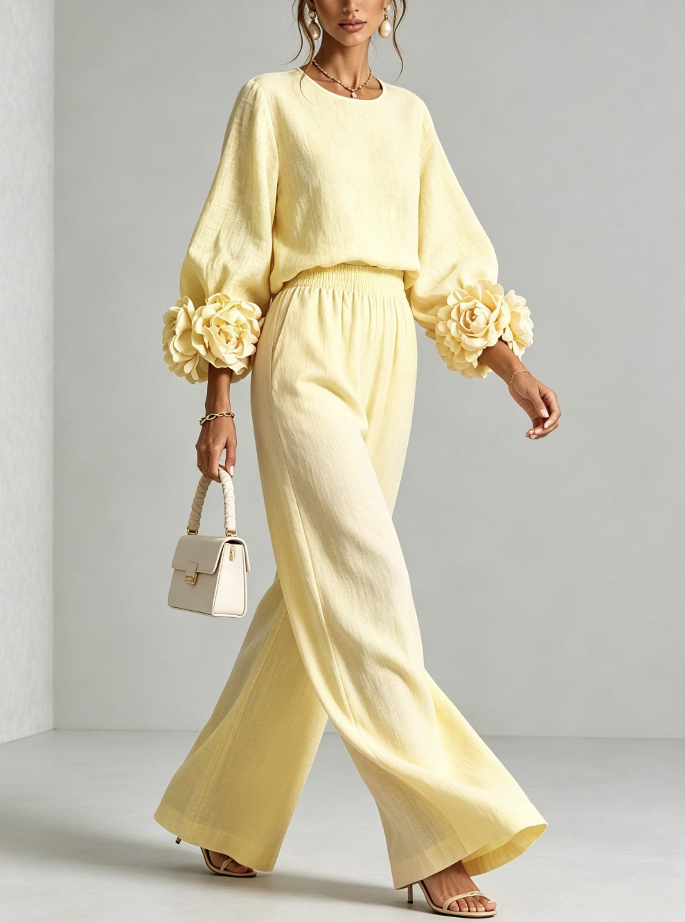Araceli: Conjunto de dos piezas con puños florales en amarillo