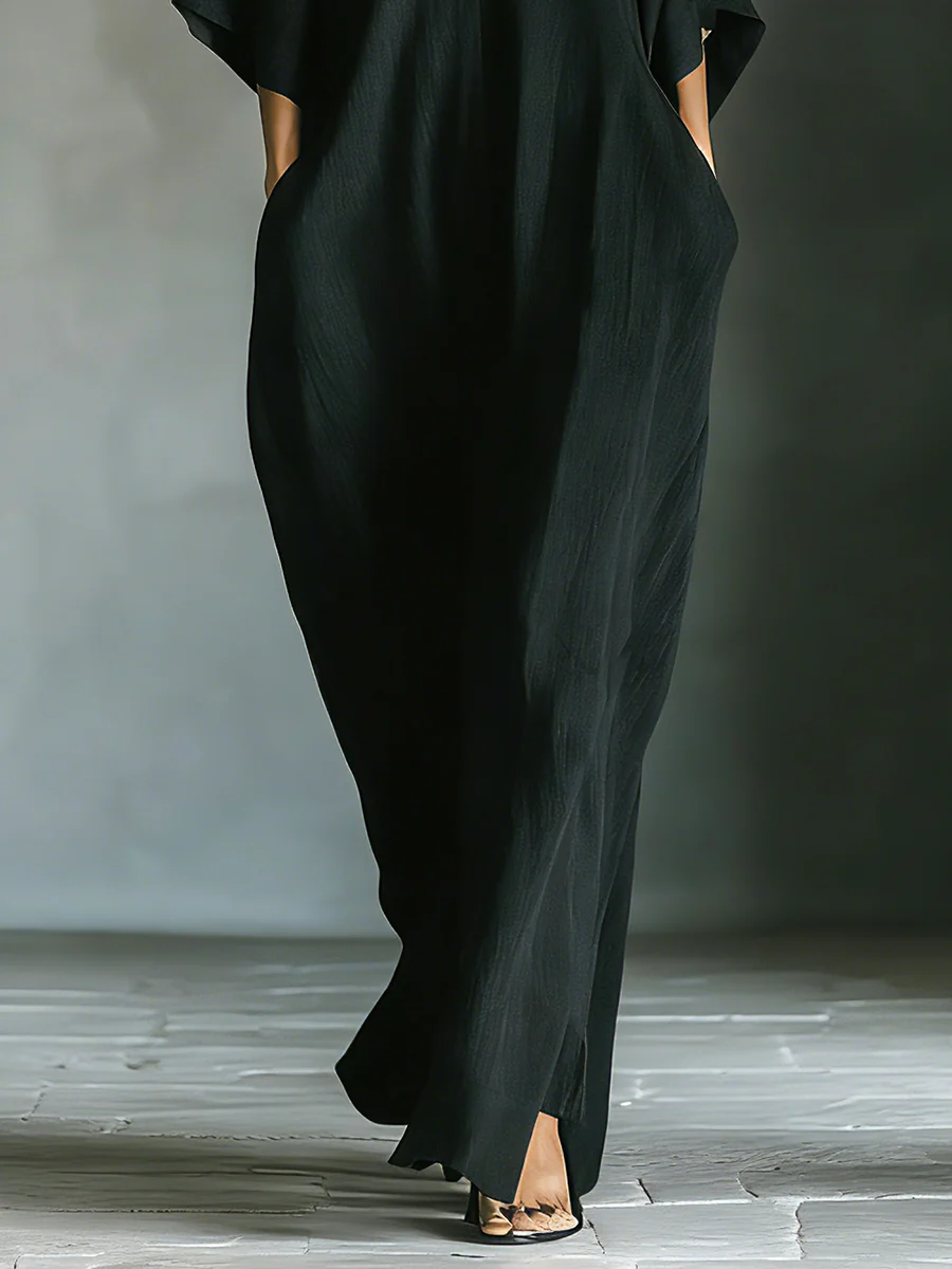 Alejandra: Vestido largo negro oversize con mangas kimono