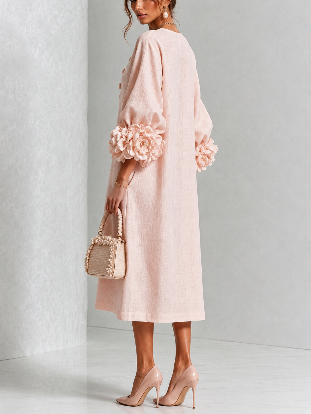 Margarita: Vestido midi floral con puños de flores