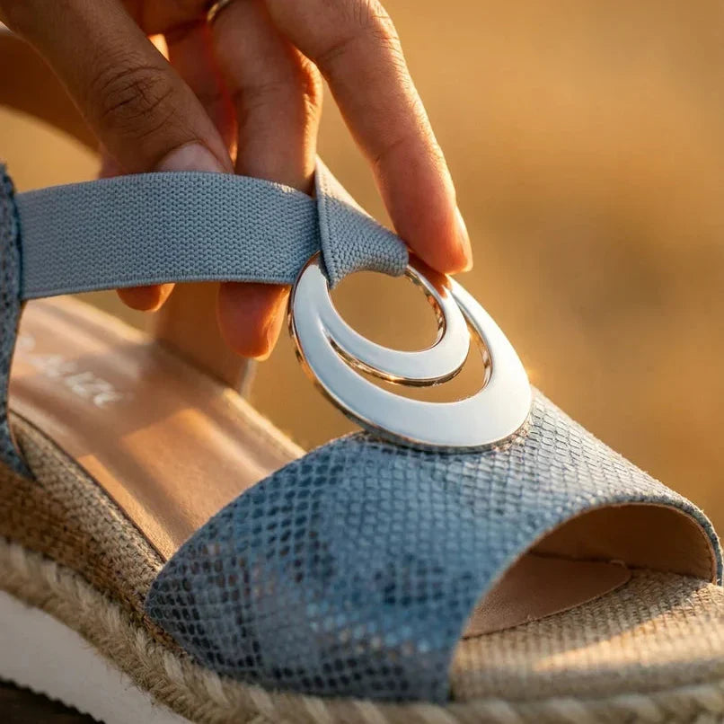 Ángeles | Sandalias de cuña con aro metálico