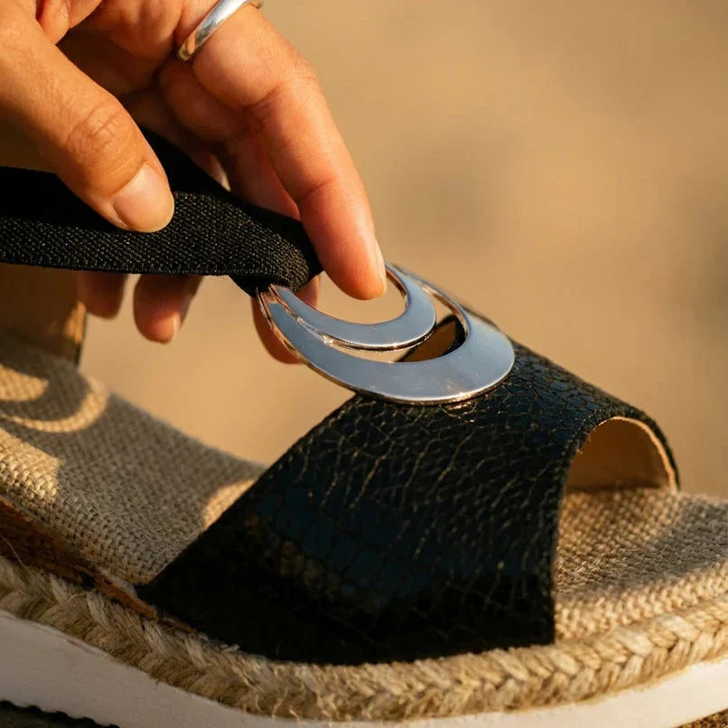 Ángeles | Sandalias de cuña con aro metálico