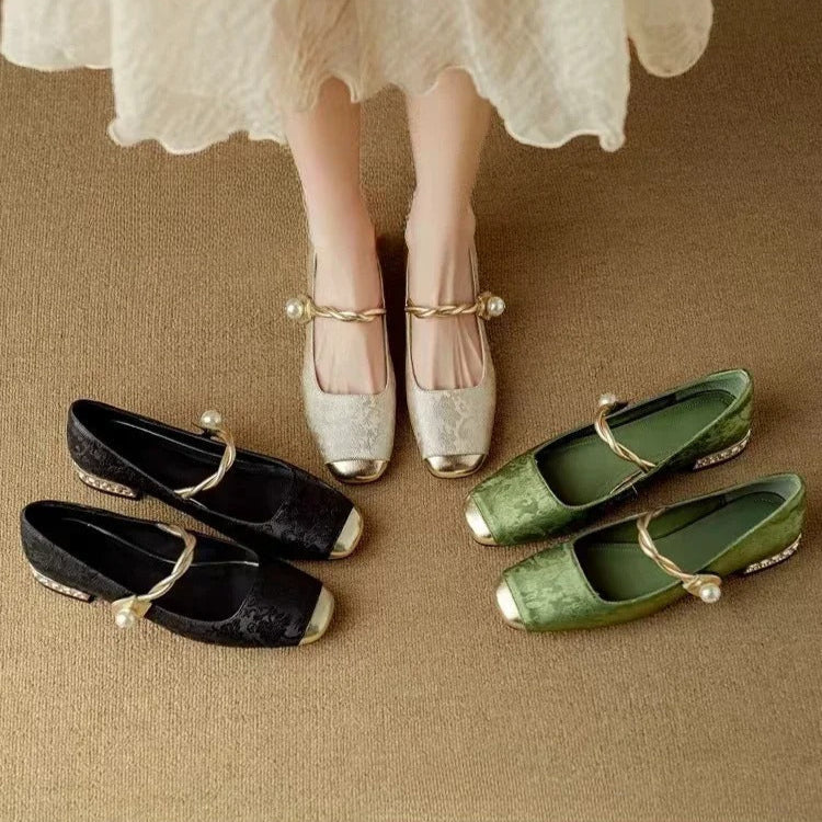 Inmaculada | Zapatos Mary Jane con perlas y puntera metálica