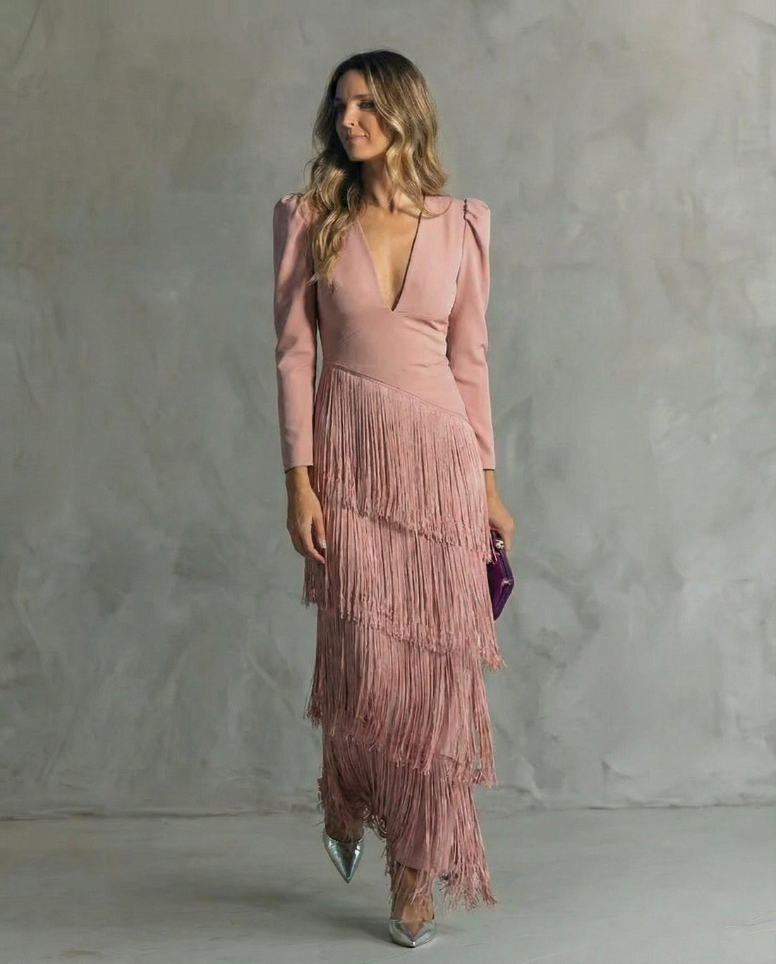 Estela: Vestido midi con flecos en capas en rosa palo