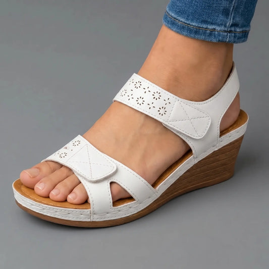 Caridad | Sandalias de cuña con tiras cruzadas