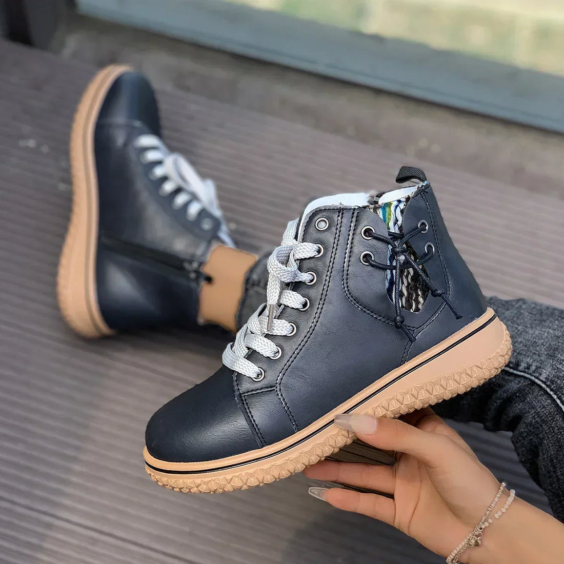 Tecla | Zapatillas abotinadas con cordones