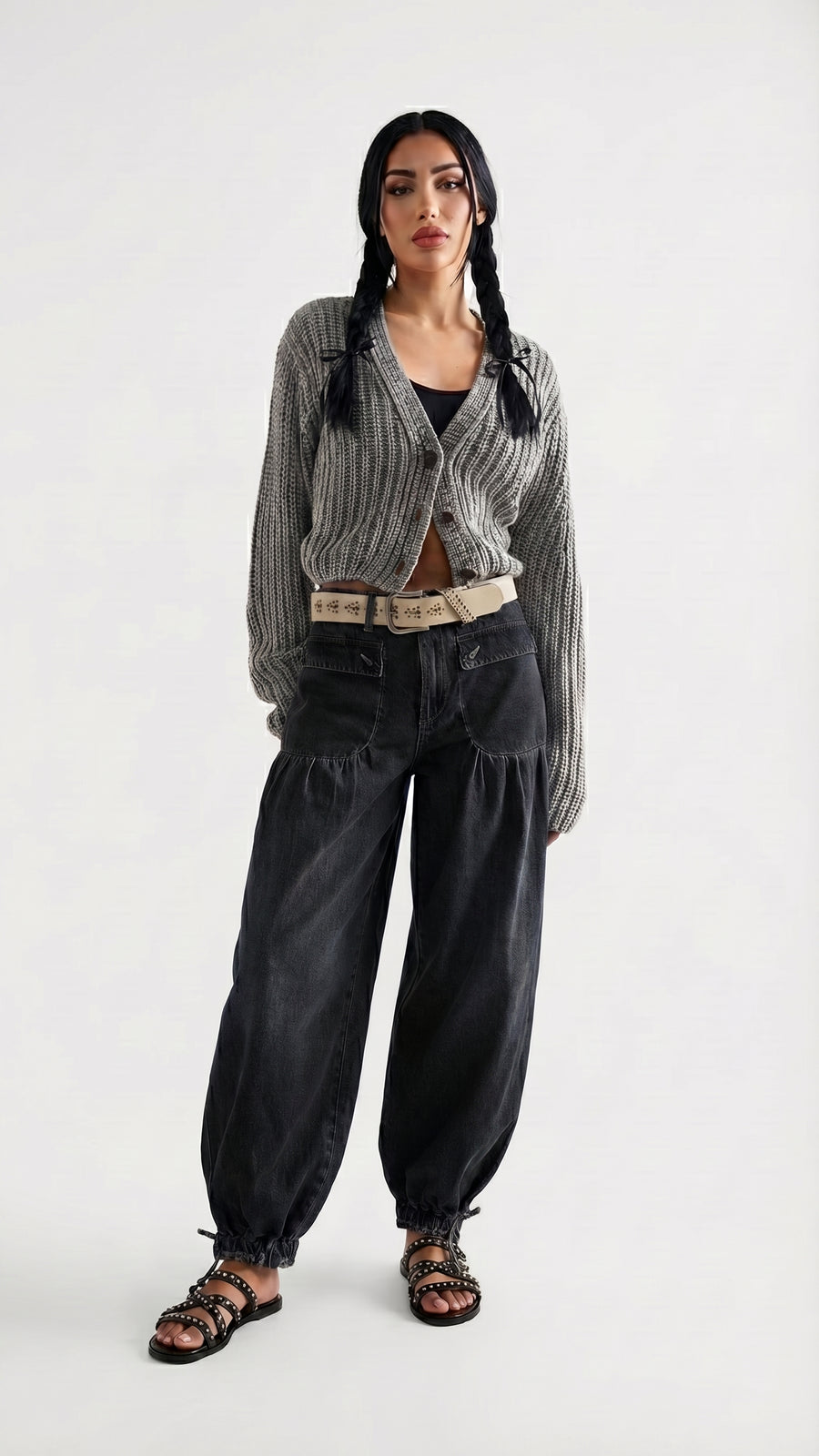 Salma: Pantalón baggy con bolsillos y lazada en el bajo en negro