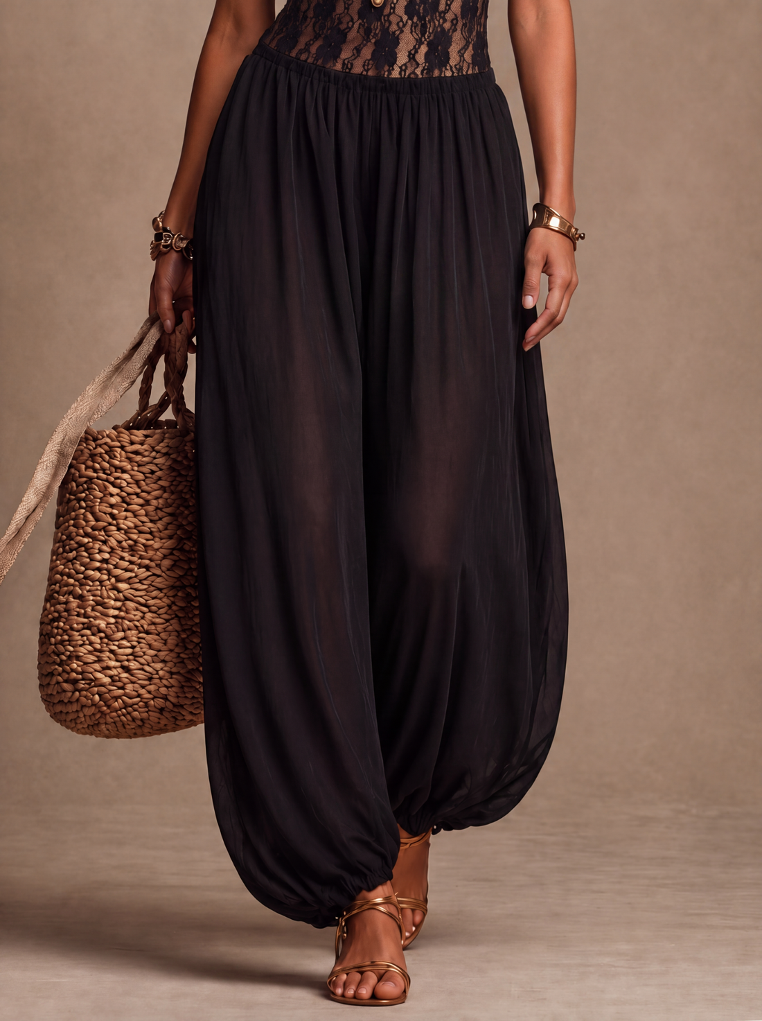 Laia: Mono halter con encaje y pantalón fluido