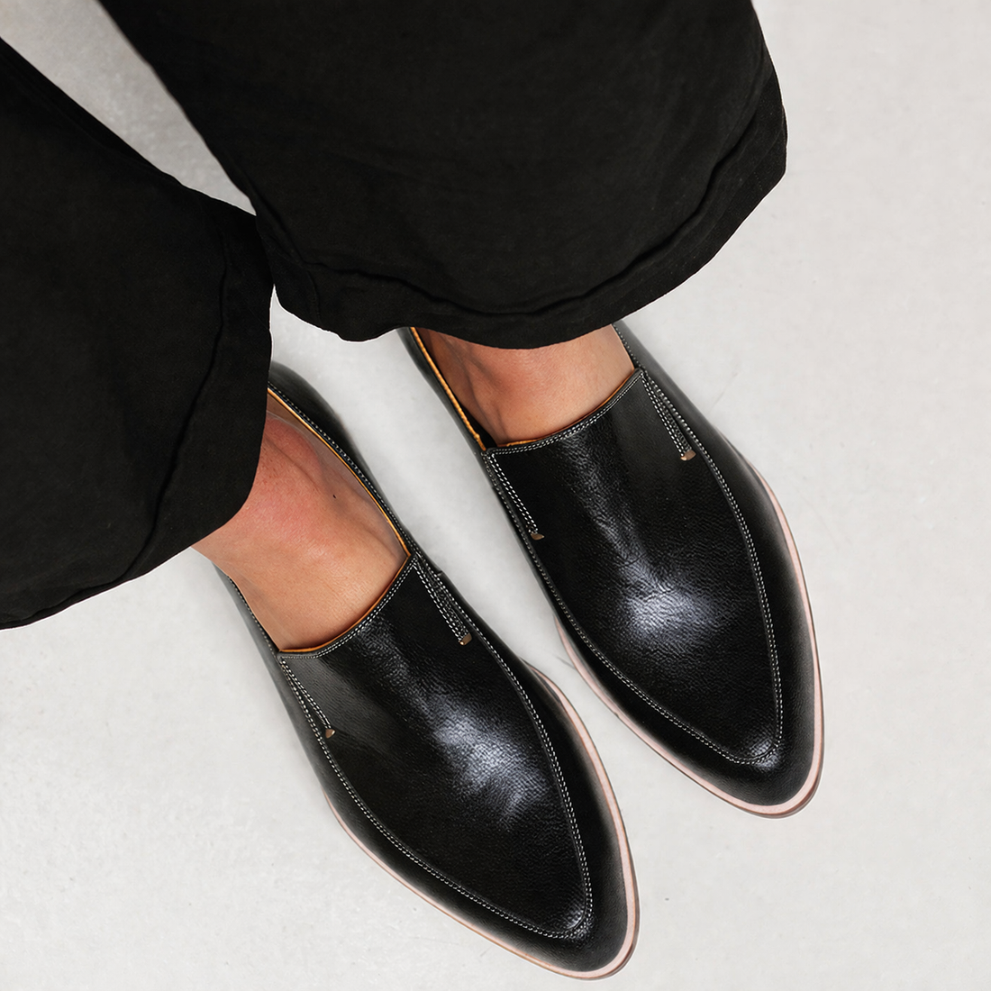 Hortensia | Mocasines negros con detalle de tela